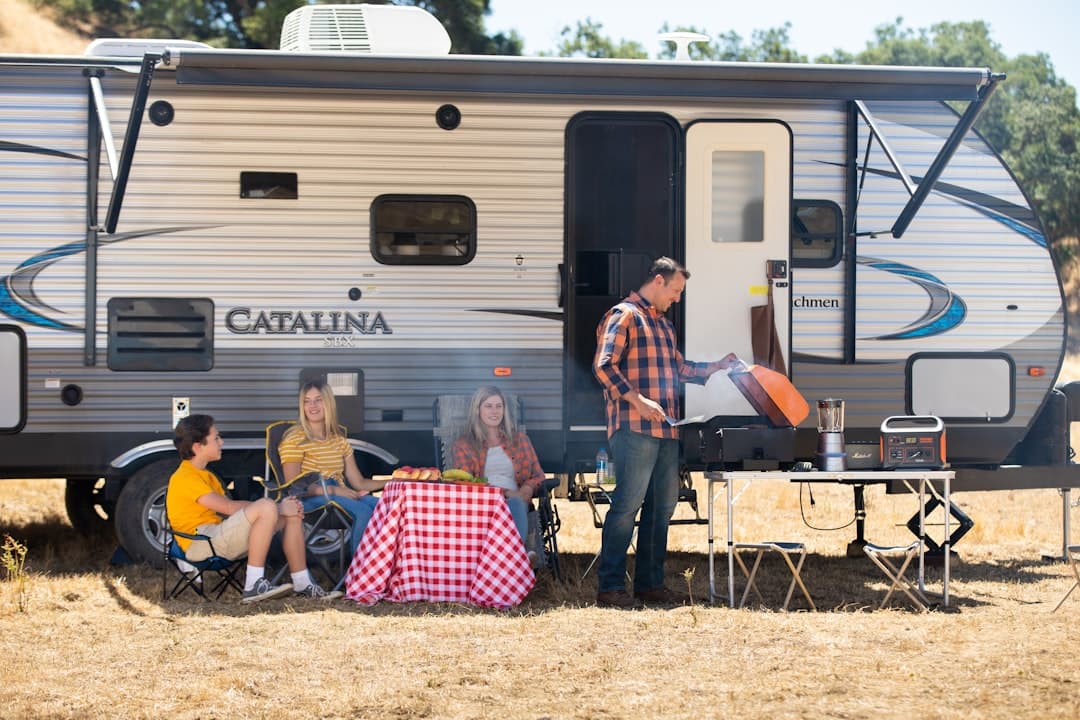 Best Caravans for Large Families Australia (5, 6, 7+ Berth Models)